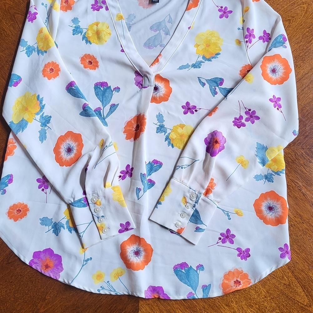 Ann Taylor White Fitted Blouse.Size S - Picture 6 of 7